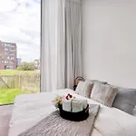 Aime Aan Zee, Luxury With Garden & Parking, 3 Min From