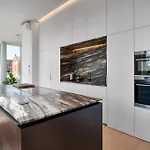 Aime Aan Zee, Luxury With Garden & Parking, 3 Min From