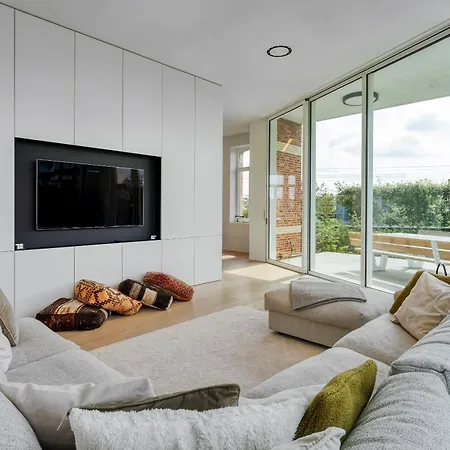 Aime Aan Zee, Luxury With Garden & Parking, 3 Min From